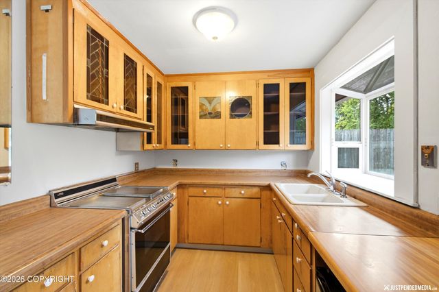 4242 Ross Court, Anchorage, AK 99508