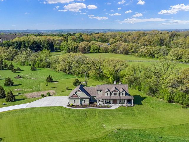 W359S4157 Bowe COURT, Dousman, WI 53118