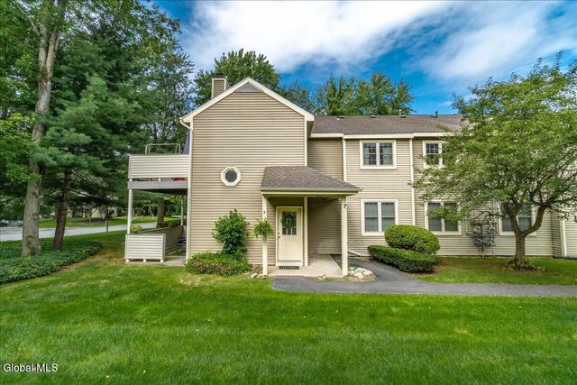218 Monmouth Way, Halfmoon, NY 12065