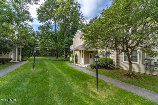 218 Monmouth Way, Halfmoon, NY 12065