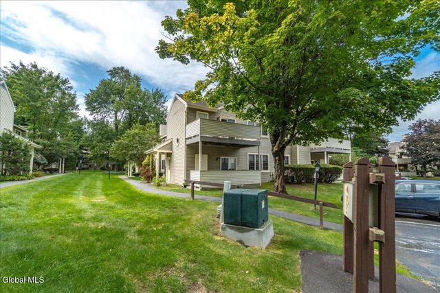 218 Monmouth Way, Halfmoon, NY 12065