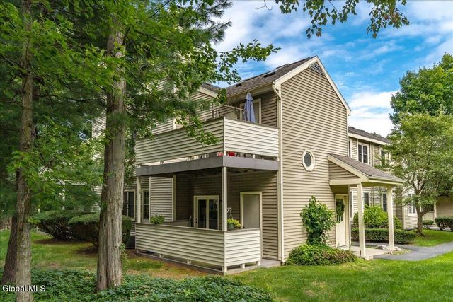 218 Monmouth Way, Halfmoon, NY 12065