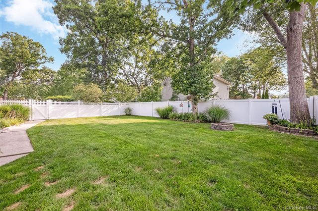 281 Thrift Street, Ronkonkoma, NY 11779