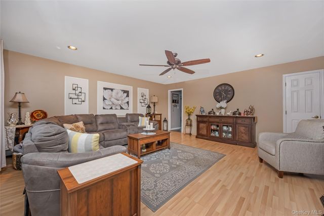 281 Thrift Street, Ronkonkoma, NY 11779