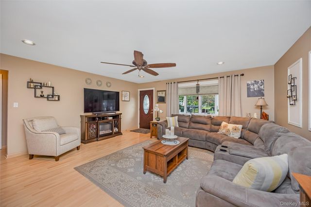 281 Thrift Street, Ronkonkoma, NY 11779