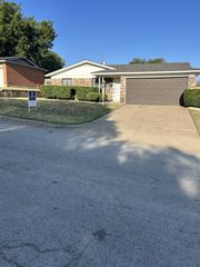 4204 Burke Road, Fort Worth, TX 76119