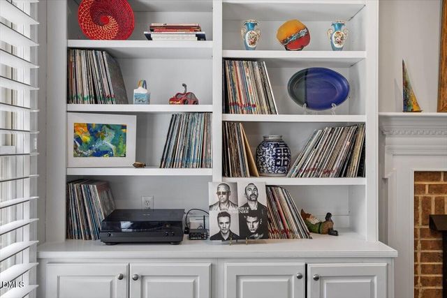 112 Stratford Drive, Chapel Hill, NC 27516