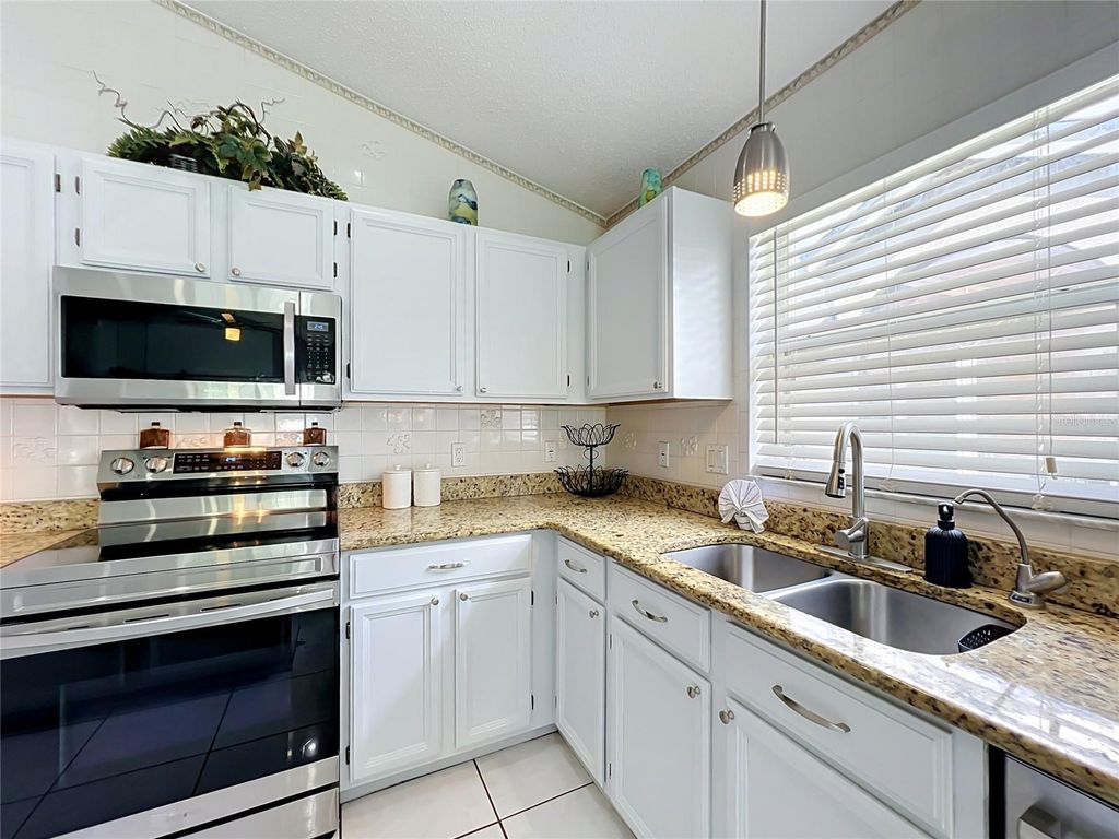 Image 18 of property listing at 2701 BURWOOD AVENUE, Orlando, FL 32837