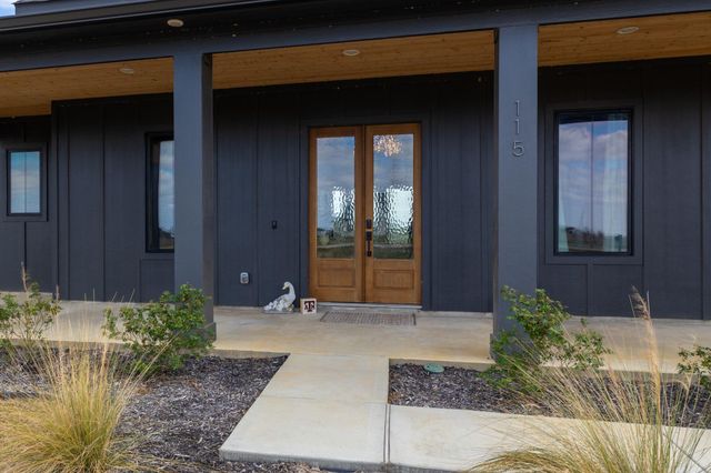 115 Country View Lane, Schulenburg, TX 78956