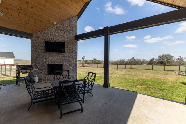 115 Country View Lane, Schulenburg, TX 78956