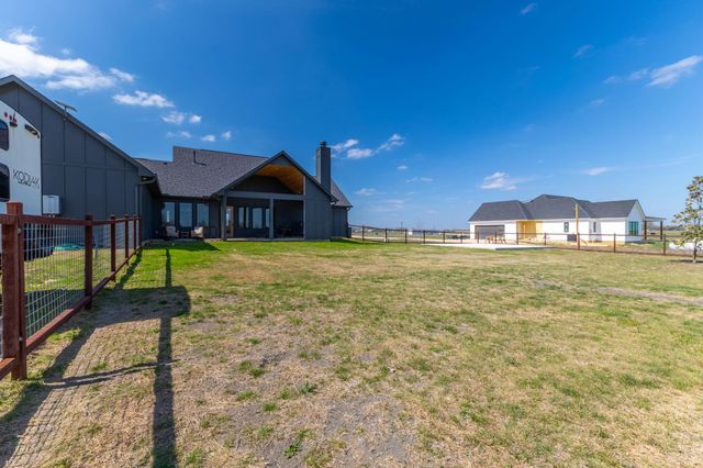 115 Country View Lane, Schulenburg, TX 78956