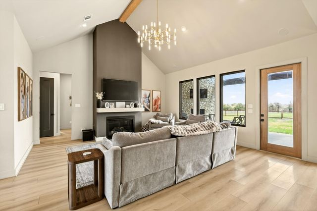 115 Country View Lane, Schulenburg, TX 78956