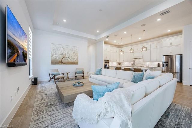 9445 Caymas TER, Naples, FL 34114