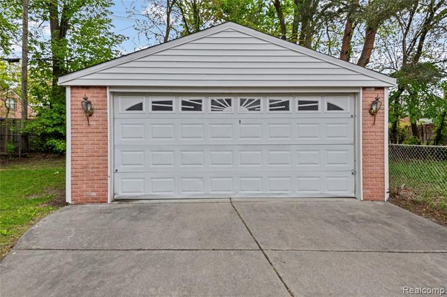 19720 Edinborough Road, Detroit, MI 48219