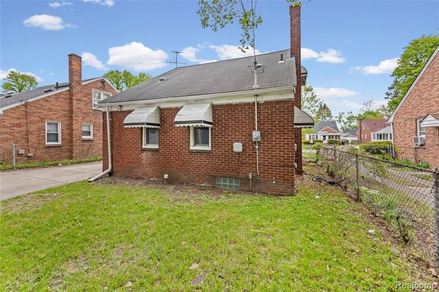 19720 Edinborough Road, Detroit, MI 48219