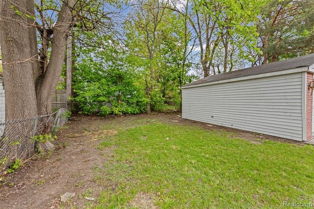 19720 Edinborough Road, Detroit, MI 48219