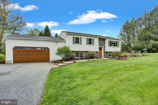 18 DEER PATH RD, Robesonia, PA 19551