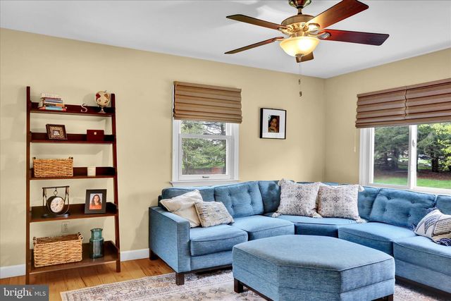 18 DEER PATH RD, Robesonia, PA 19551