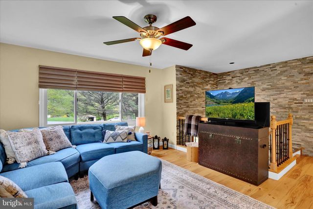 18 DEER PATH RD, Robesonia, PA 19551