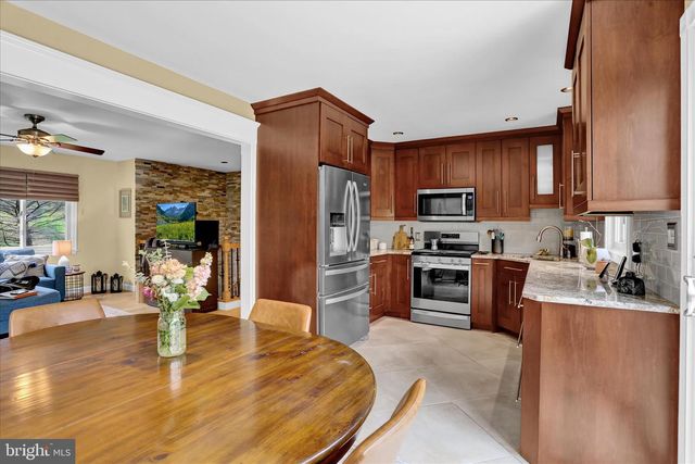 18 DEER PATH RD, Robesonia, PA 19551