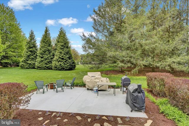 18 DEER PATH RD, Robesonia, PA 19551