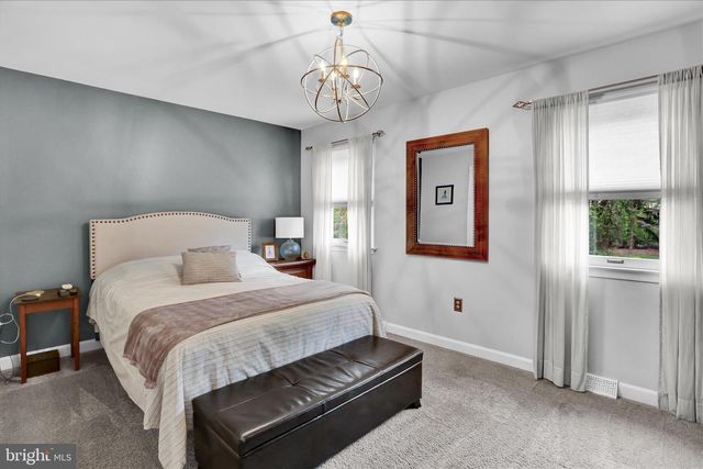 18 DEER PATH RD, Robesonia, PA 19551