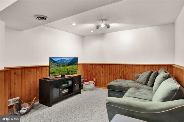 18 DEER PATH RD, Robesonia, PA 19551