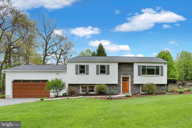 18 DEER PATH RD, Robesonia, PA 19551