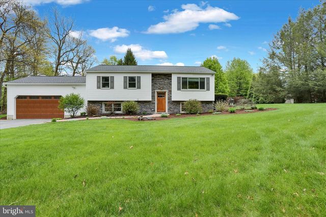 18 DEER PATH RD, Robesonia, PA 19551