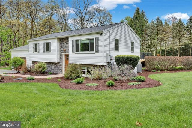 18 DEER PATH RD, Robesonia, PA 19551