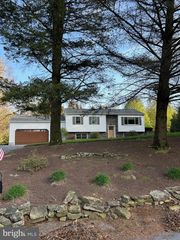 18 DEER PATH RD, Robesonia, PA 19551