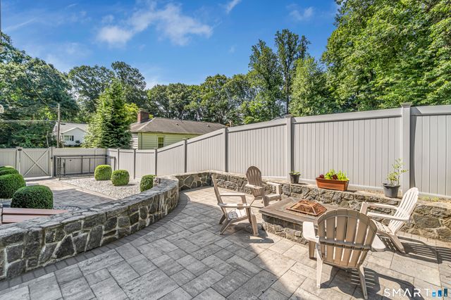 17 Woodlawn Drive, Trumbull, CT 06611