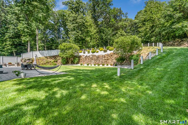 17 Woodlawn Drive, Trumbull, CT 06611