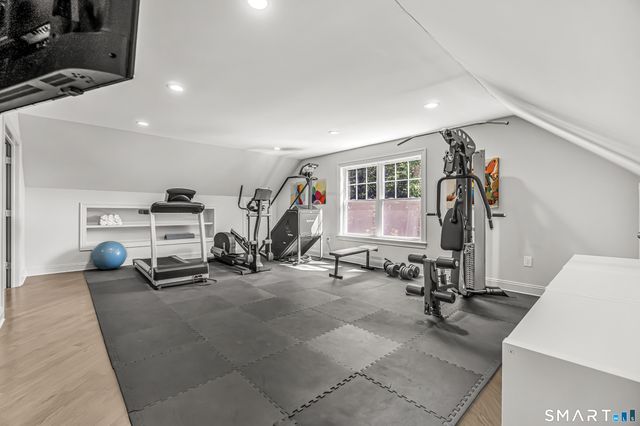 17 Woodlawn Drive, Trumbull, CT 06611
