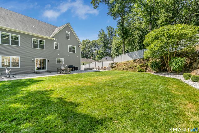 17 Woodlawn Drive, Trumbull, CT 06611