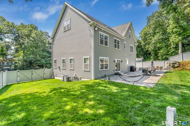 17 Woodlawn Drive, Trumbull, CT 06611