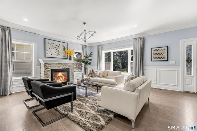 17 Woodlawn Drive, Trumbull, CT 06611