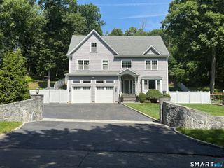 17 Woodlawn Drive, Trumbull, CT 06611