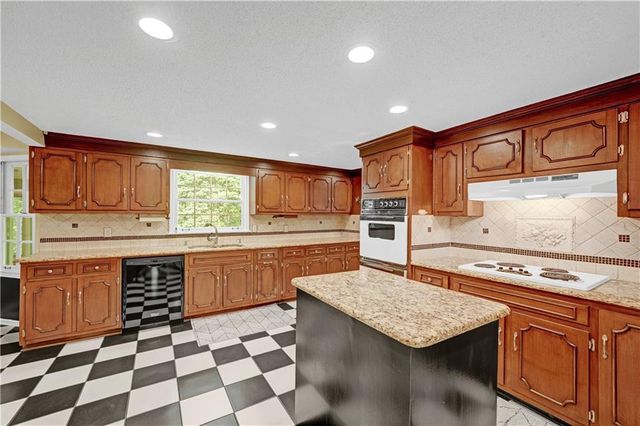 2016 Mountain Creek Drive, Stone Mountain, GA 30087