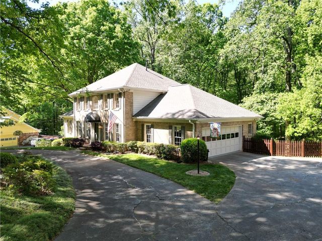 2016 Mountain Creek Drive, Stone Mountain, GA 30087