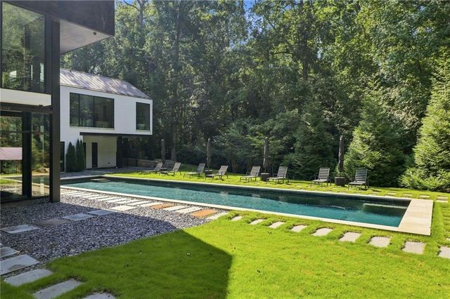2716 Ridgewood Road NW, Atlanta, GA 30327