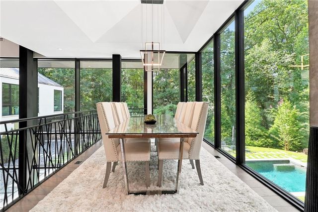 2716 Ridgewood Road NW, Atlanta, GA 30327