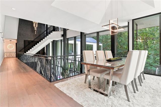 2716 Ridgewood Road NW, Atlanta, GA 30327
