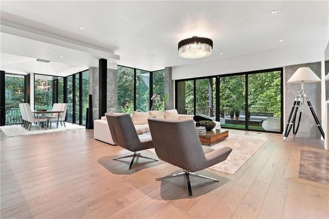 2716 Ridgewood Road NW, Atlanta, GA 30327