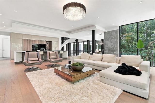 2716 Ridgewood Road NW, Atlanta, GA 30327