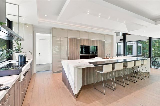 2716 Ridgewood Road NW, Atlanta, GA 30327