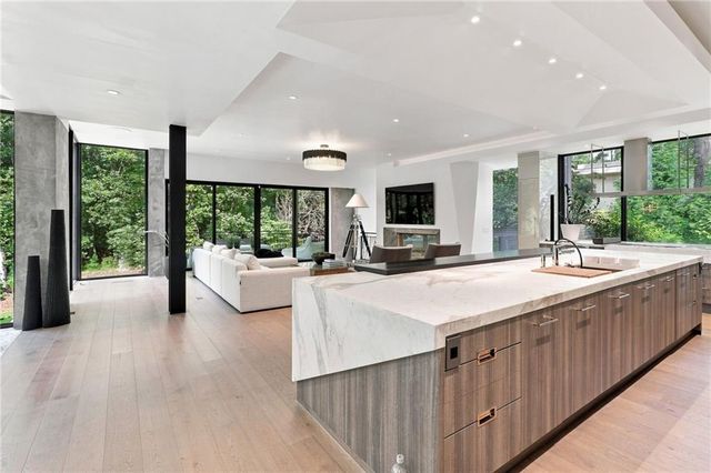 2716 Ridgewood Road NW, Atlanta, GA 30327