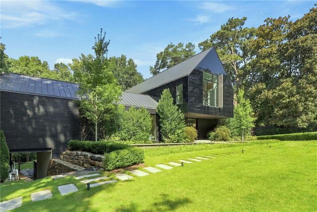 2716 Ridgewood Road NW, Atlanta, GA 30327