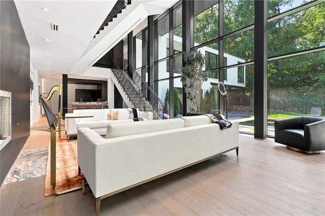 2716 Ridgewood Road NW, Atlanta, GA 30327