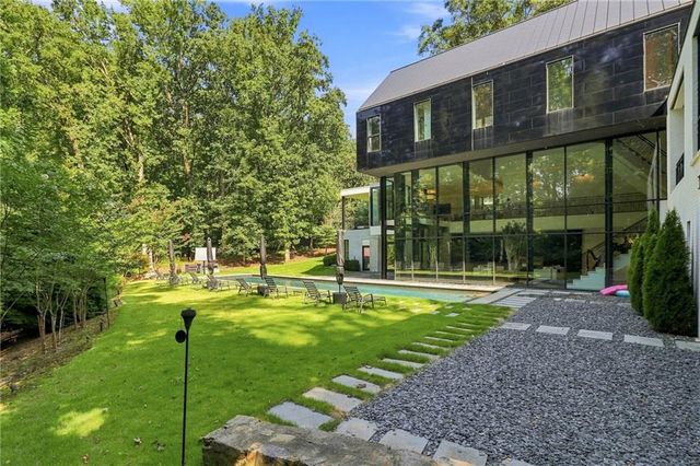 2716 Ridgewood Road NW, Atlanta, GA 30327